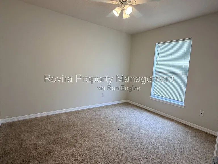 175 Ridgebrook Ct — Photo 6