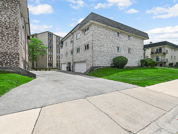 2nd image of 4011 W 97th St APT 2N