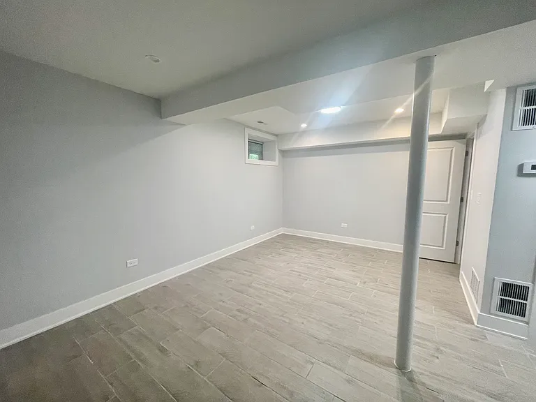 4220 S Calumet Ave — Photo 5
