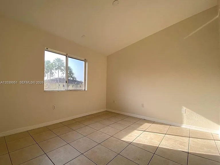 930 NE 34th Ave #202 — Photo 24