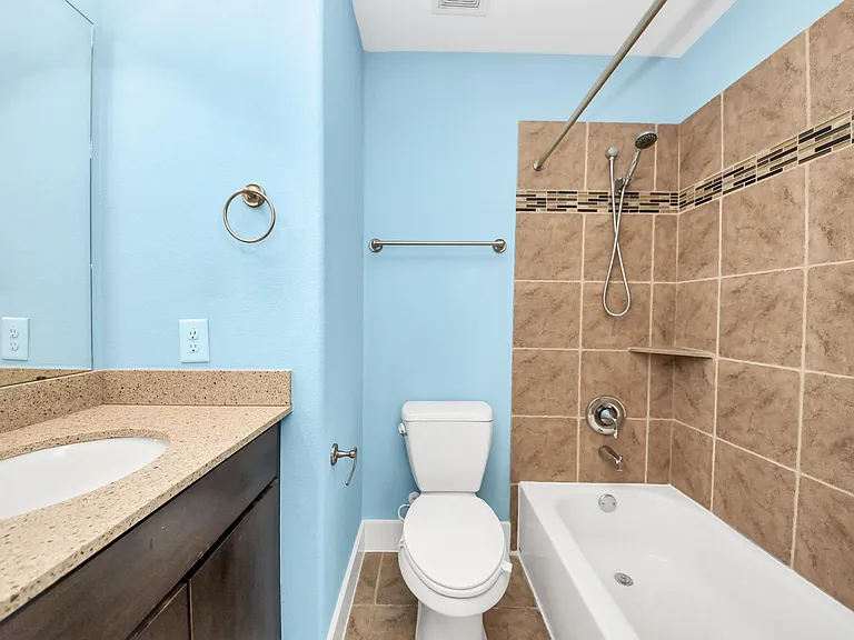 1807 W Webster St — Photo 26