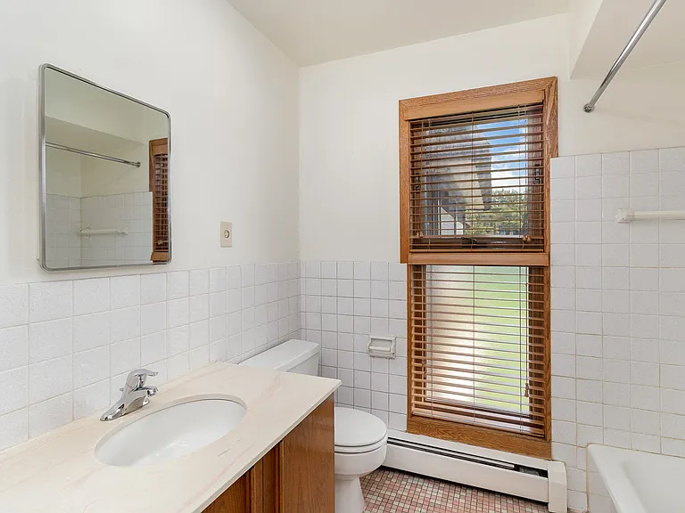 Golden Valley, MN Valley View Apartments | 11B | Bathroom