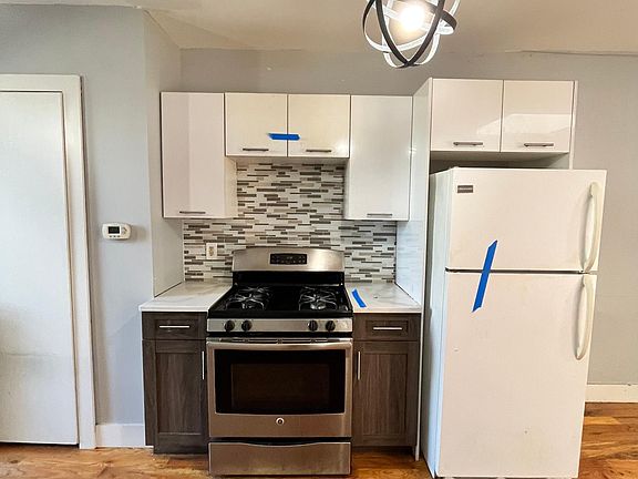 2nd image of 149 Van Horne St #2