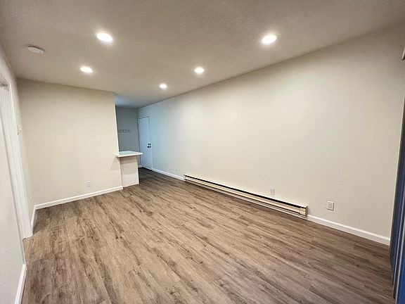 5th image of 1126 Cherry Ave APT 42