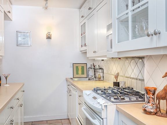 3rd image of 165 W End Ave APT 27D