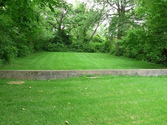 3rd image of 114 Valley Dr