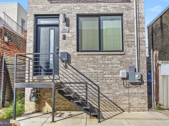 3rd image of 2061 McClellan St