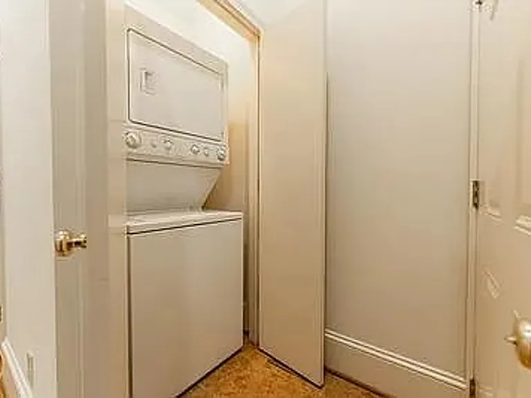 1422 W Cary St — Photo 11
