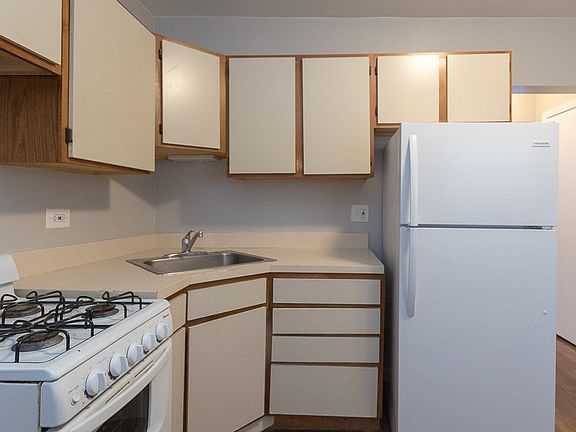 3rd image of 5748 N Winthrop Ave APT 203
