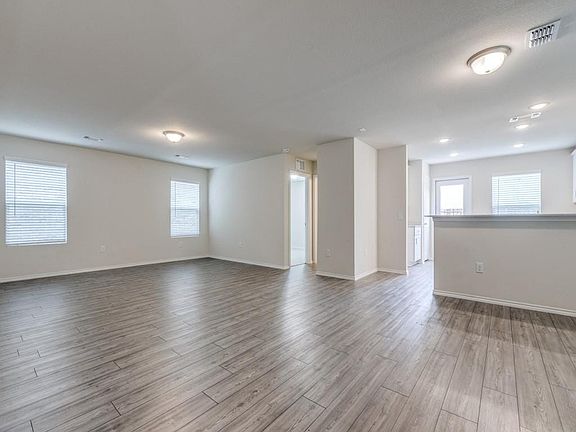 3rd image of 408 Glenwick Ln