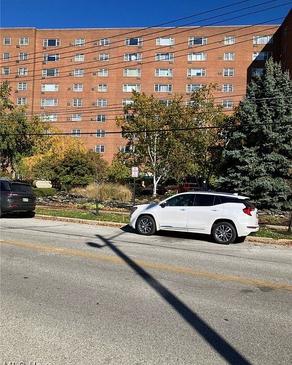 1st image of 11820 Edgewater Dr APT 410