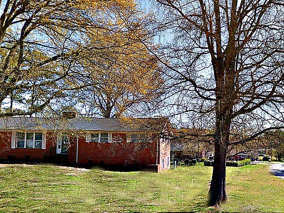 2nd image of 428 McNeil St