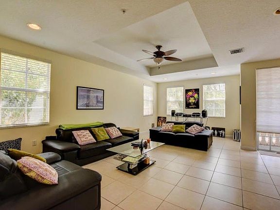 4th image of 2554 Gardens Pkwy