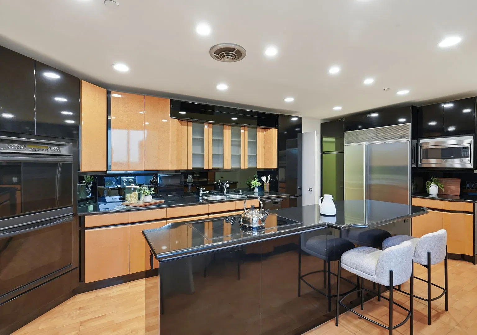 Luxury Penthouse Panoramic Bay & City Views For Rent — Photo 3