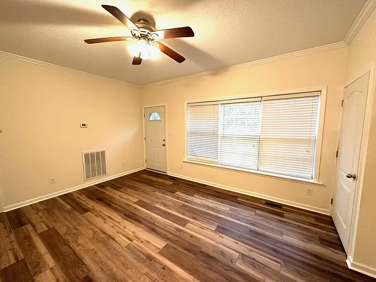 205 Shelton St — Photo 13