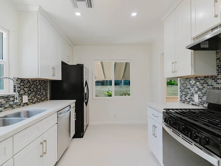 6712 Belmar Ave — Photo 3
