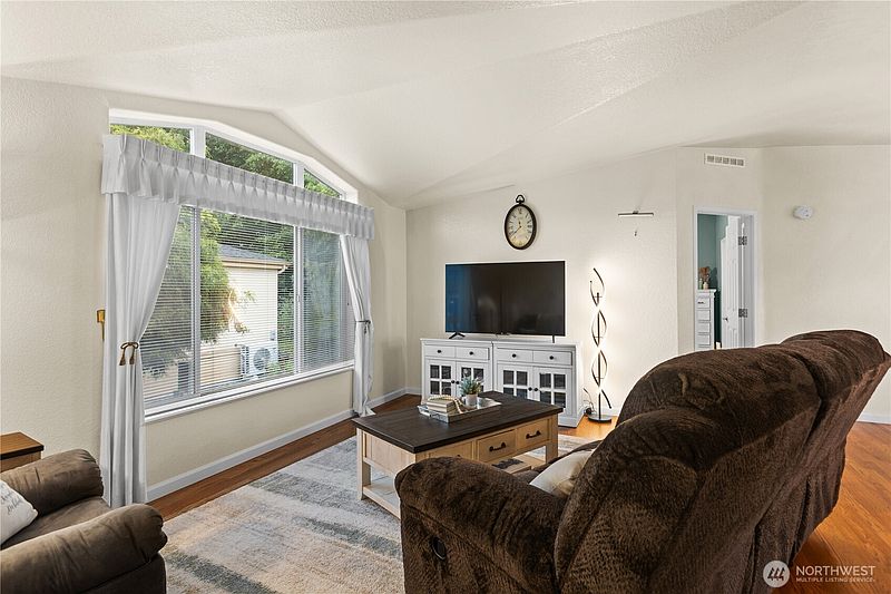 3rd image of 14727 43rd Avenue NE #6