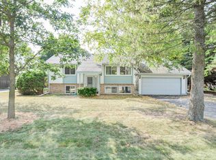 2035 Creek Ridge Dr, Racine, WI 53402