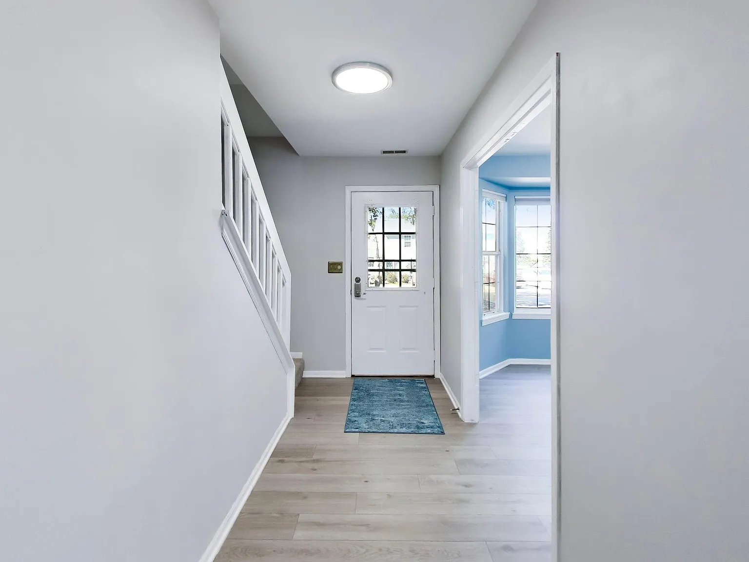 3 bed, 1.5 bath, 1297 sqft, $2,400 — Photo 3