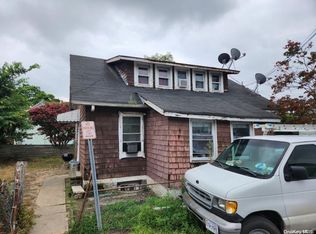 14 Russell Pl, Inwood, NY 11096