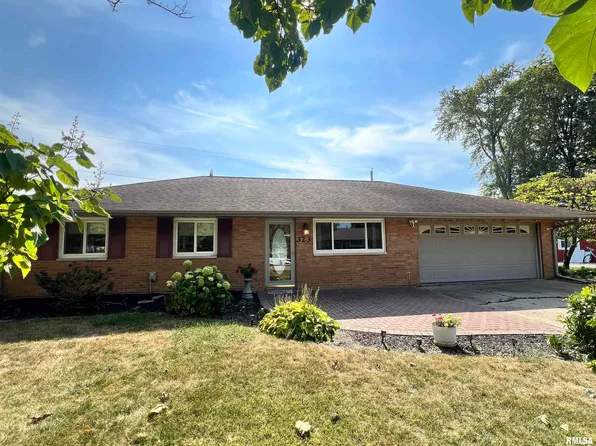 323 Dundee Rd, East Peoria, IL 61611