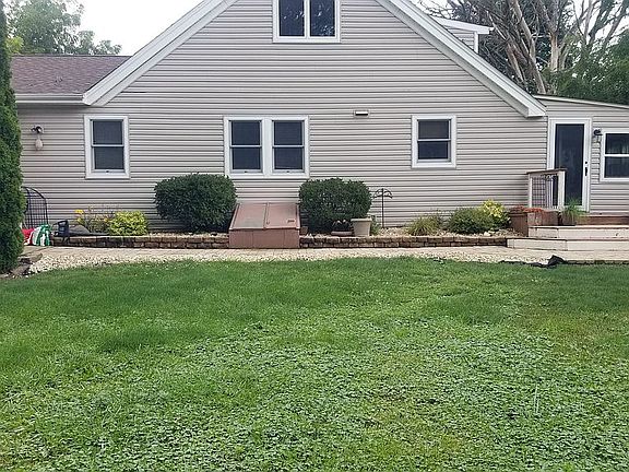 Side view w/ basement acess