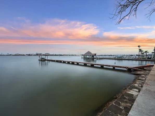 6500 Bayou Dr, Galveston, TX 77551