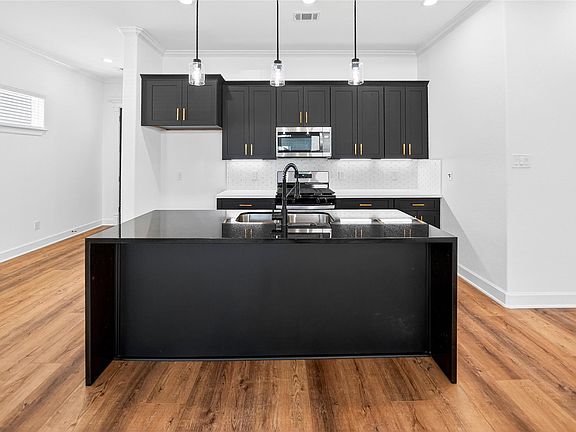 2nd image of 5002 Yesenia Palm St