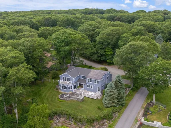 11 Pilot Point Road, Cape Elizabeth, ME 04107