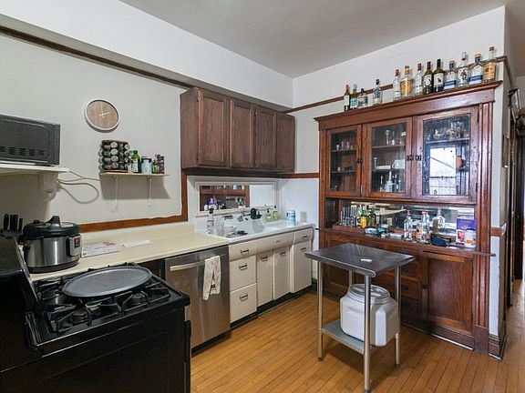 3rd image of 883 N Marshfield Ave APT 2