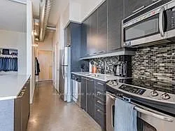 510 King St E #Penthouse 817 — Photo 11