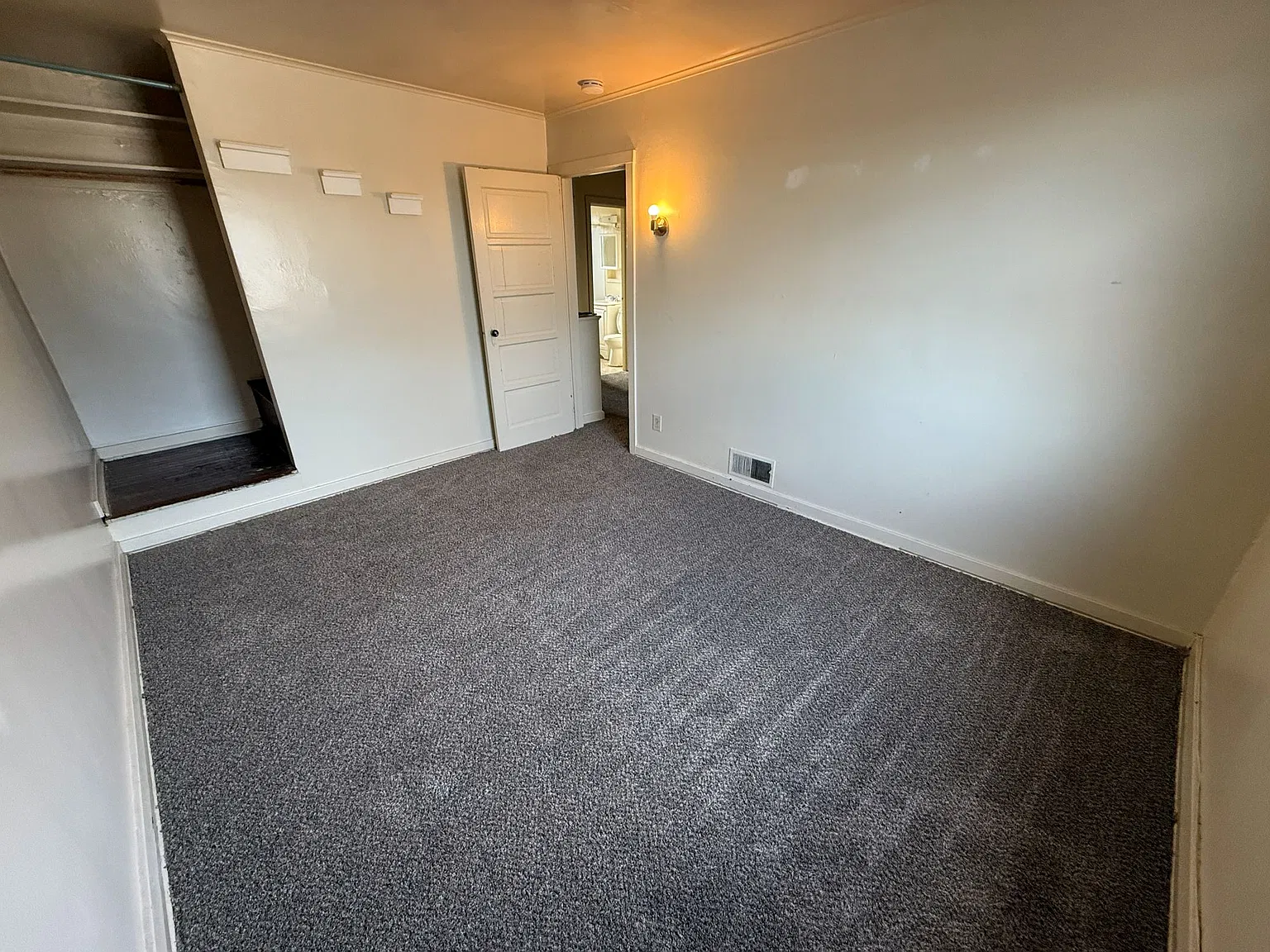 2 bed, 900 sqft, $900 — Photo 2