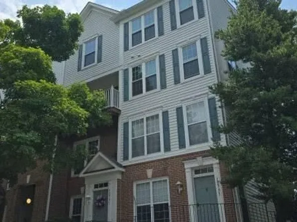 12789 Fair Crest Ct APT 301, Fairfax, VA 22033
