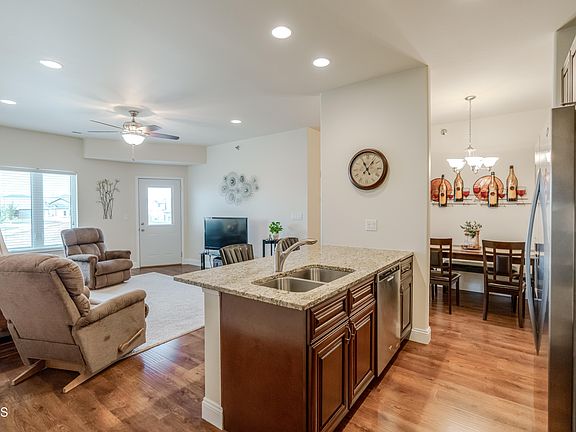 3rd image of 706 E Lasalle Dr Unit 5