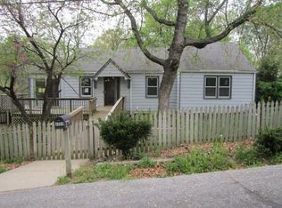 6904 N Walnut St, Gladstone, MO 64118