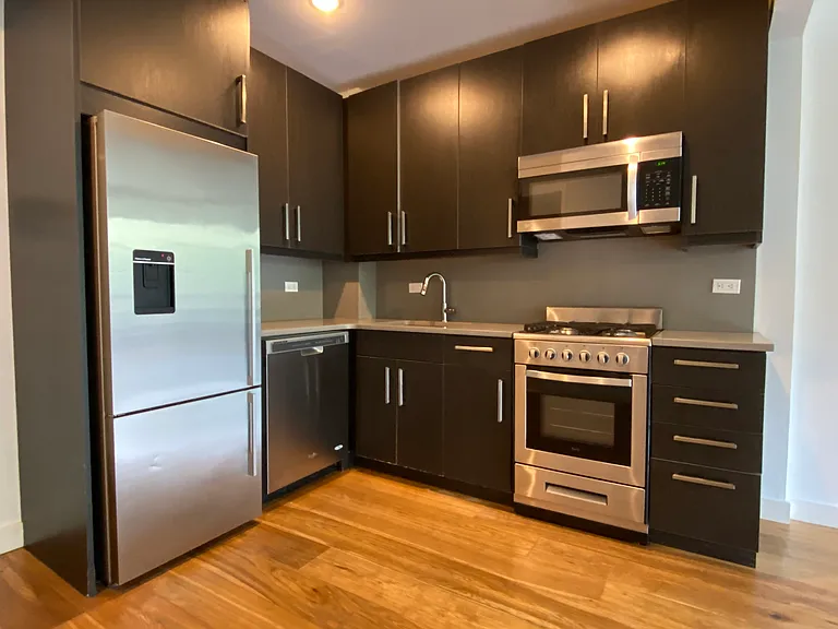 180 Nassau St #7G — Photo 1