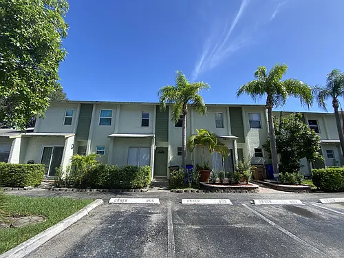 895 Crystal Lake Dr #103 Photo 1
