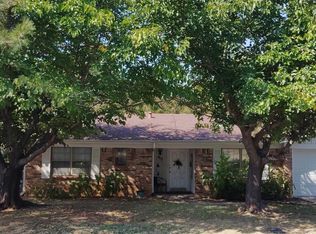 913 Irwin Dr, Hurst, TX 76053