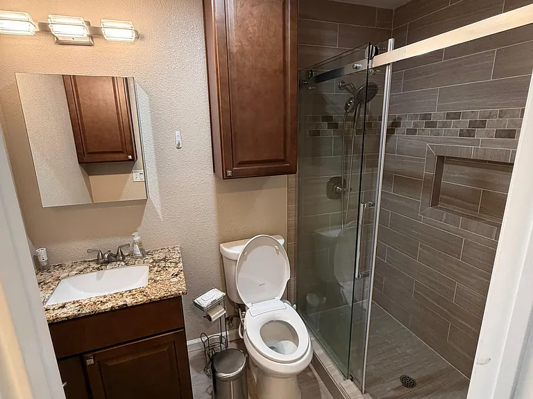 772 Meadowhawk Dr — Photo 4