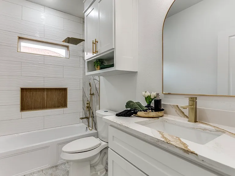 2803 Ross Ave — Photo 9