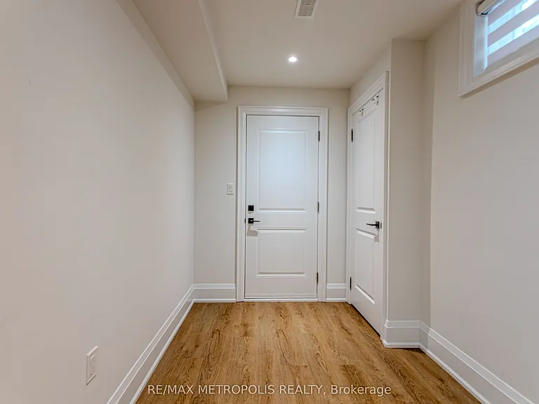 79 A Laburnham Ave #BASEMENT — Photo 22