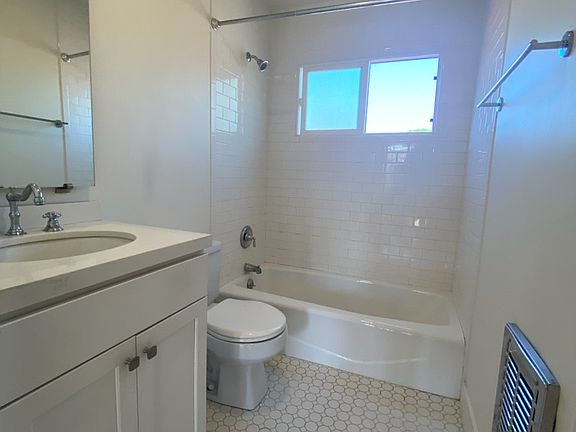 5th image of 1416 Garden St #B