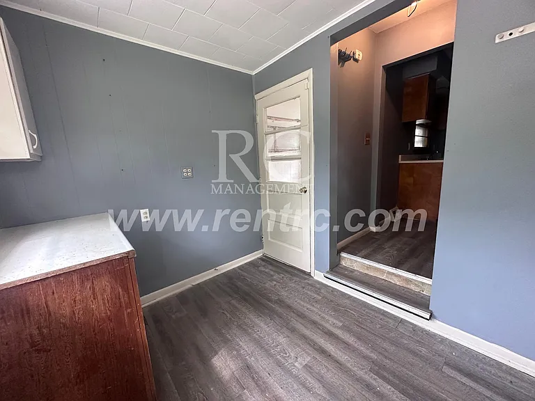 717 W Columbia St #W — Photo 17