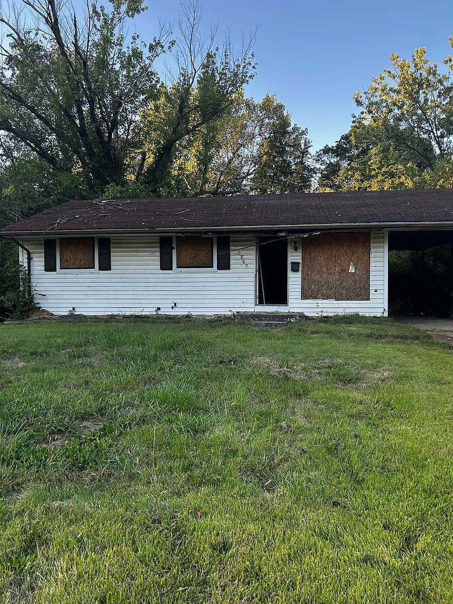 Building Photo - 10869 Spring Garden Dr