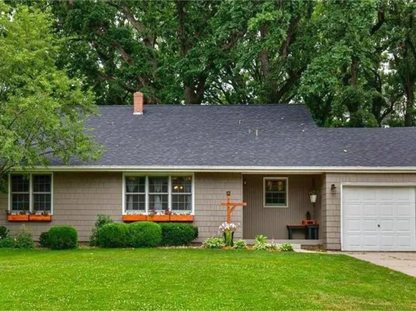 905 S 11th Ave W, Newton, IA 50208