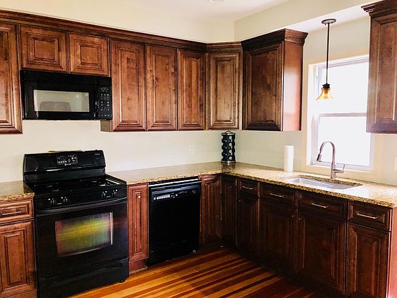 2nd image of 1060 Narragansett Blvd