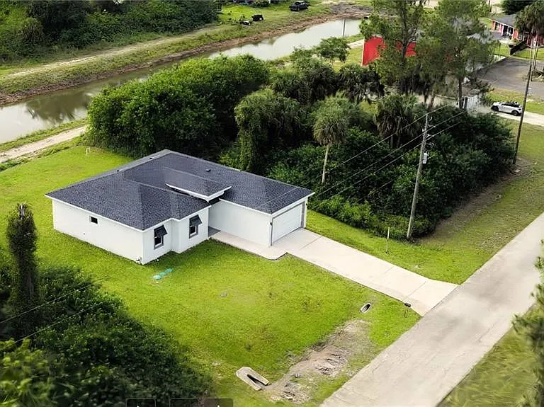 6108 Stratton Rd — Photo 2