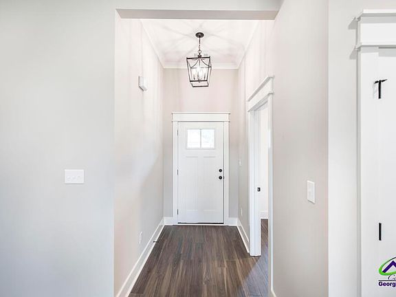5th image of 302 Willowbrook Ln