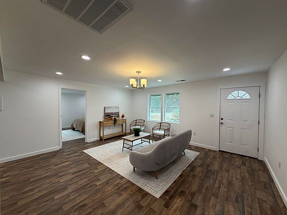 4th image of 205 Seneca Ct