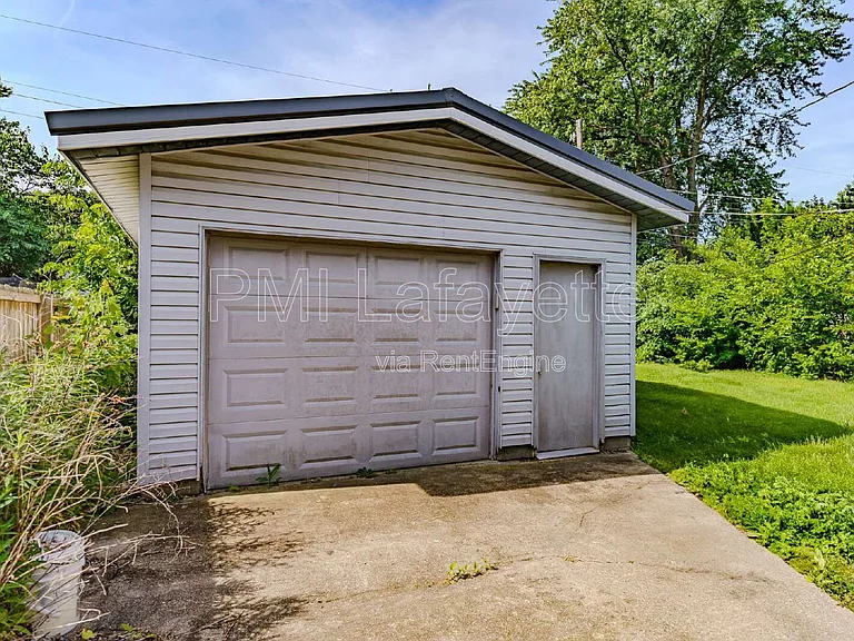 2760 Medford St — Photo 16
